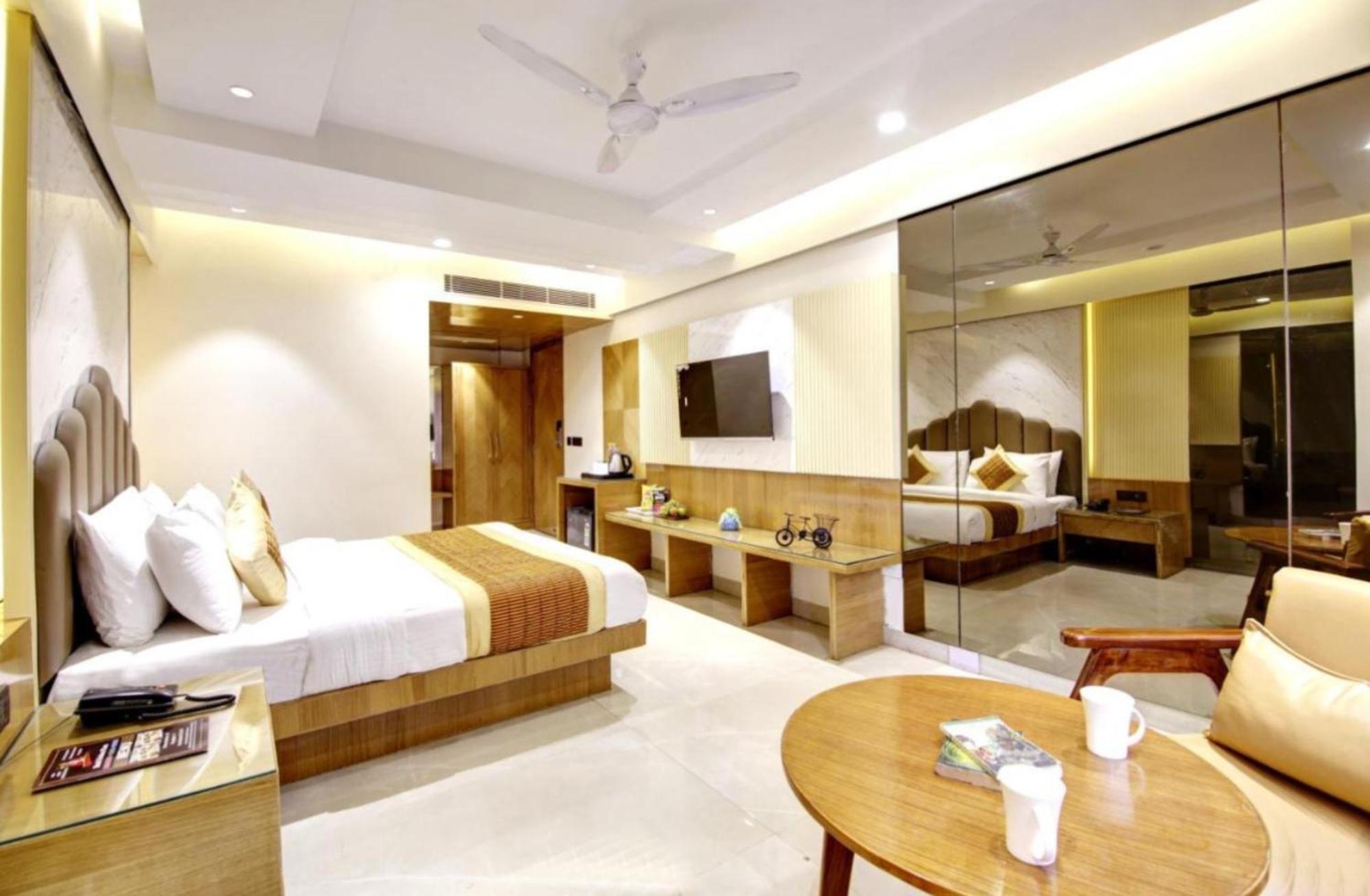 Hotel Platinum With Free Pickup-Delhi Airport New Delhi Bagian luar foto
